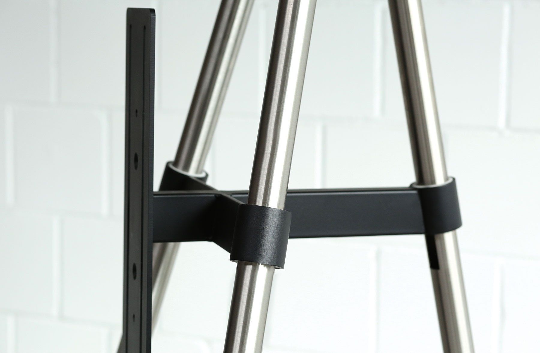 WISSMANN Design TV Standfuß / Ständer Tripod Dreibein ART130 Staffelei WISSMANN Design TV Standfuß / Ständer Tripod Dreibein ART130 Staffelei
