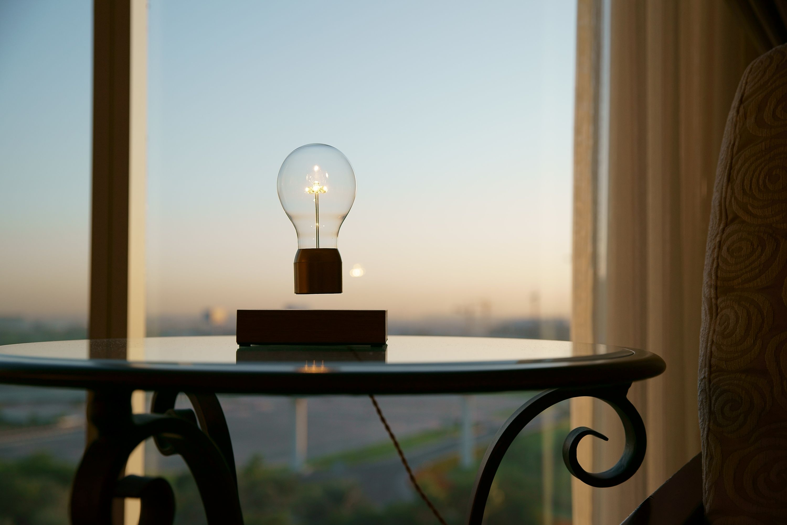 FLYTE - Die schwebende LED Leuchte Manhattan FLYTE - Die schwebende LED Leuchte Manhattan